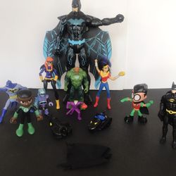 DC COMICS FIGURES 