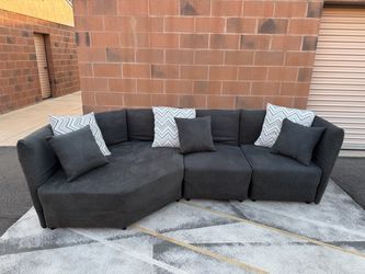 Modular sectional with oversized cuddler/chaise end