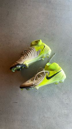 Phantom Luna Lime Soccer Cleats