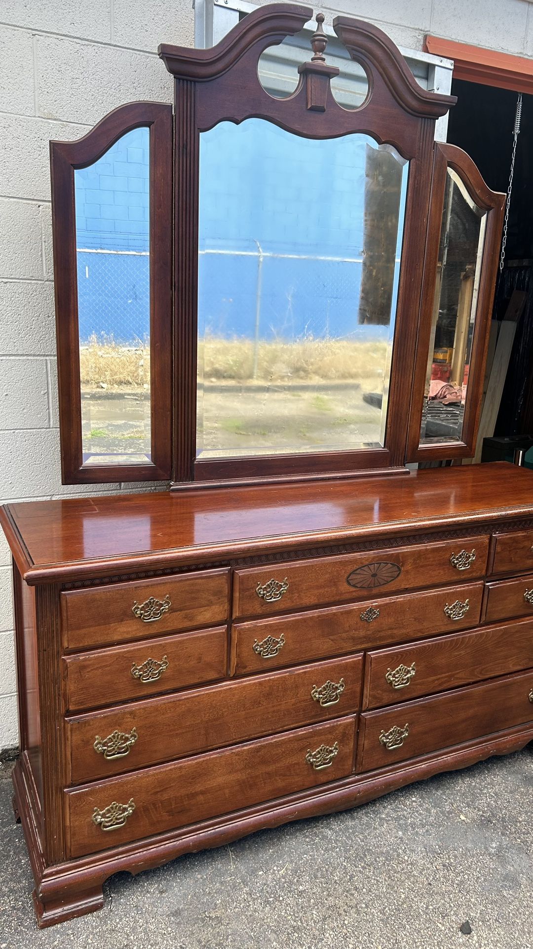 Dixie vintage 10 Drawer Dresser With Trifold Mirror solid wood brown L68”*D18”*H35”(address in description