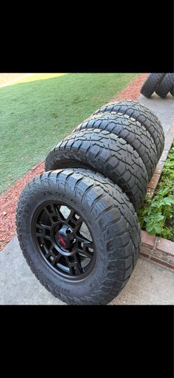 Trd Toyota Tacoma wheels 33x12.50R17