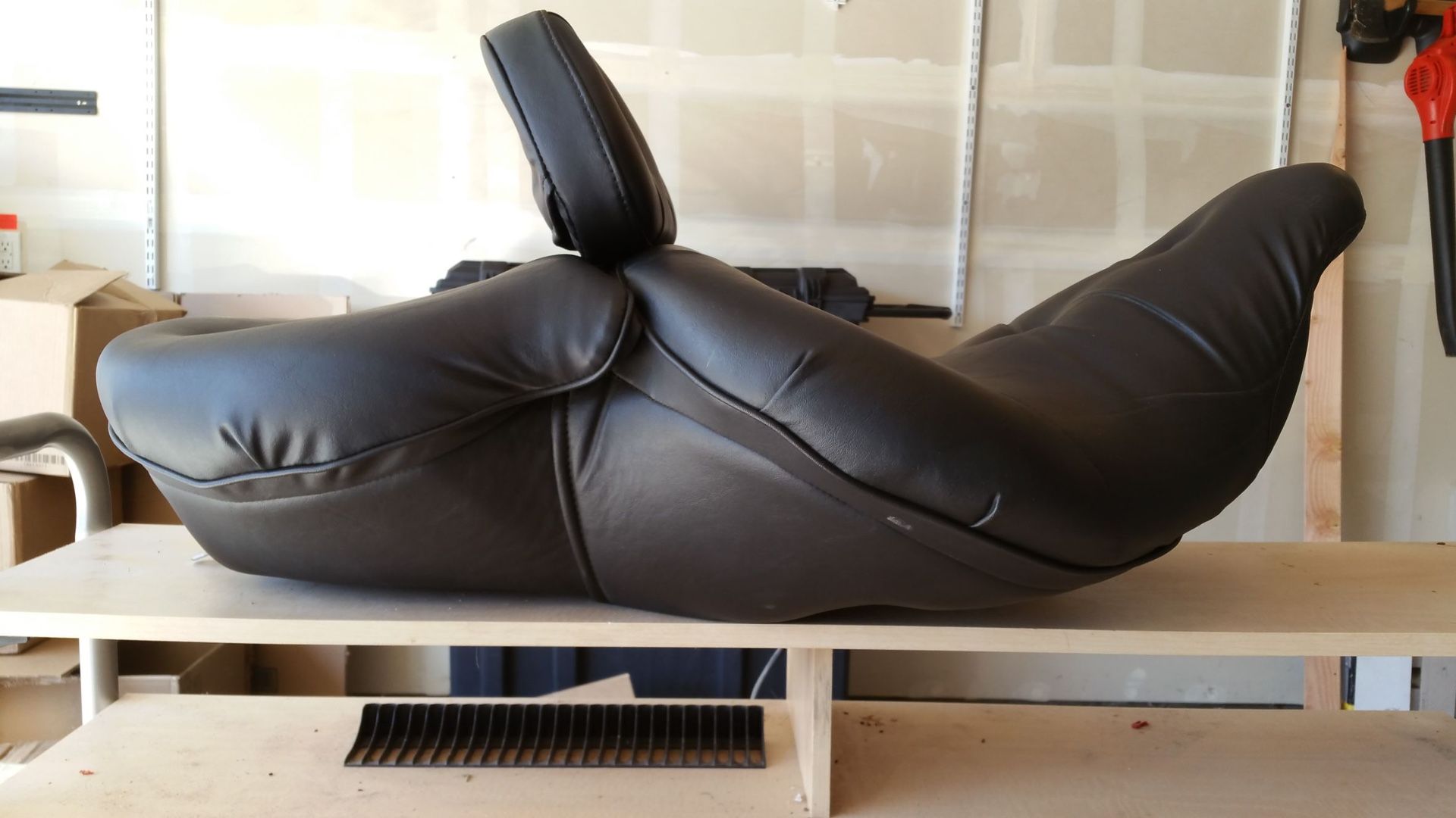 Harley Davidson Road Zeppelin Air Adjustable Seat for Sale in Redmond