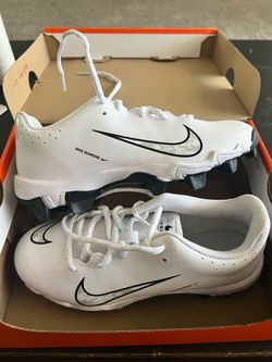 Size 3Y hyper diamond 4 Keystone tee ball/Softball cleats (white)