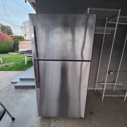 GE Top Freezer 21.9Cu. Ft $ 175.00