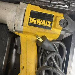 DEWALT 1/ 2 IMPACT GUN DW290 With Case