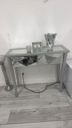Entrance table and decor