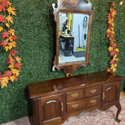 Thomasville Buffet Table - Free Delivery - Mirror