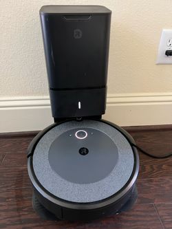 iRobot Roomba Robot Vacuum with Auto-Empty Base