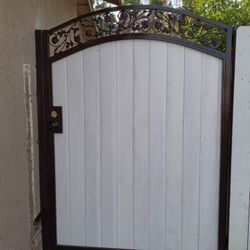 Puerta De Metal O Madera