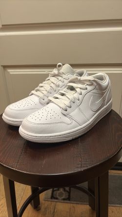 Air Jordan 1 Low Triple White Size 9.5