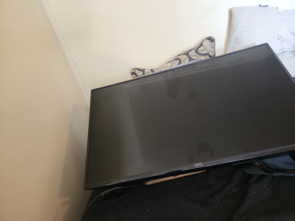 Vizio Smart TV With Remote. 