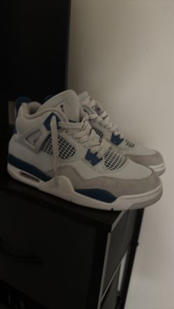 Jordan 4 Military Blue (2024) Size 6’5