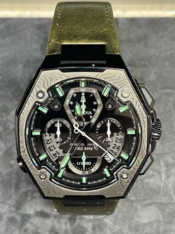 Bulova men’s watch 98B355 green  olive leather band color working great.