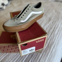 Vans Size 9 (New)