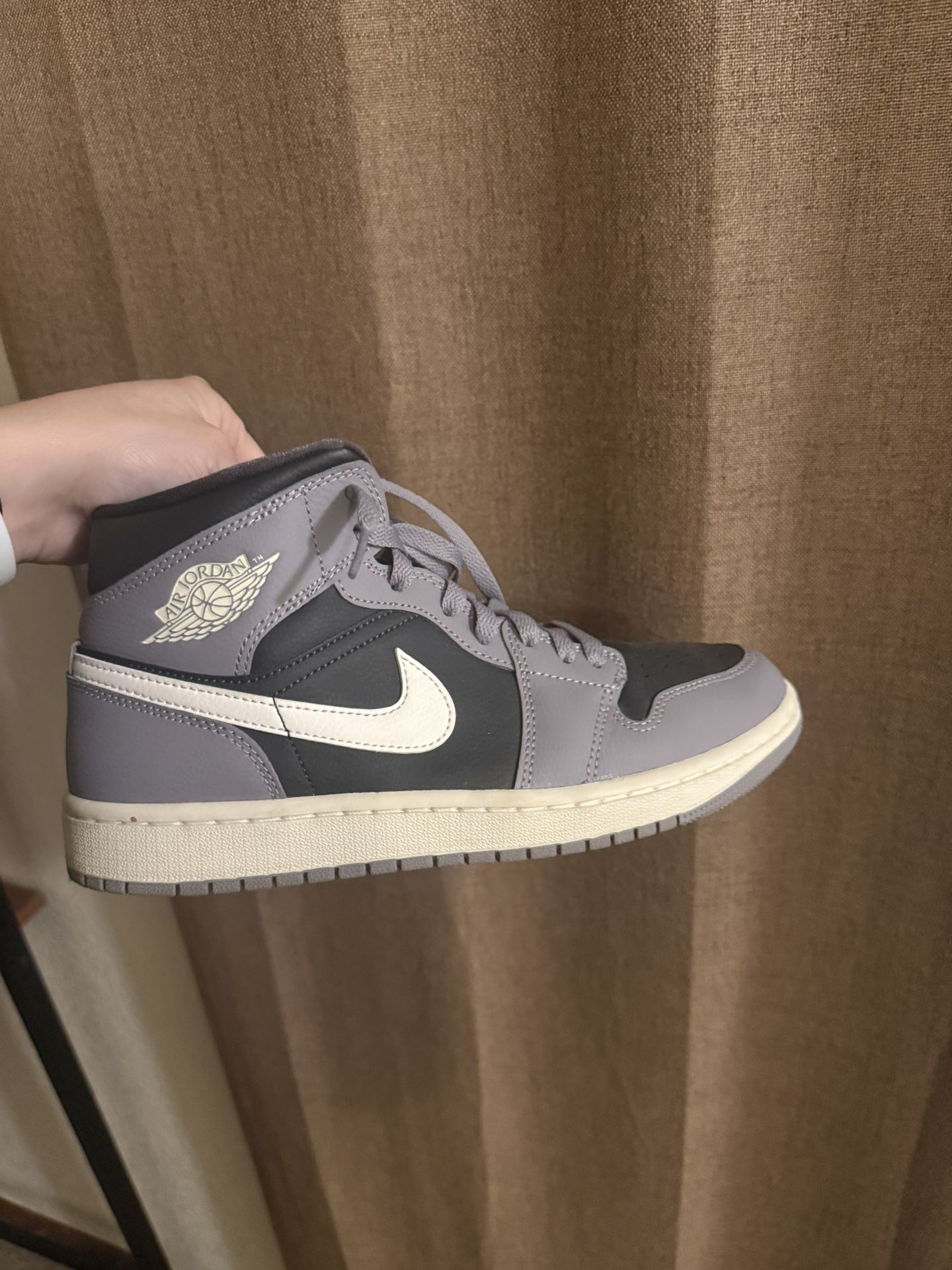 Air Jordan’s Women’s Size 9