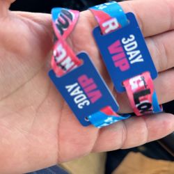 2 VIPs Bracelets Rolling Loud