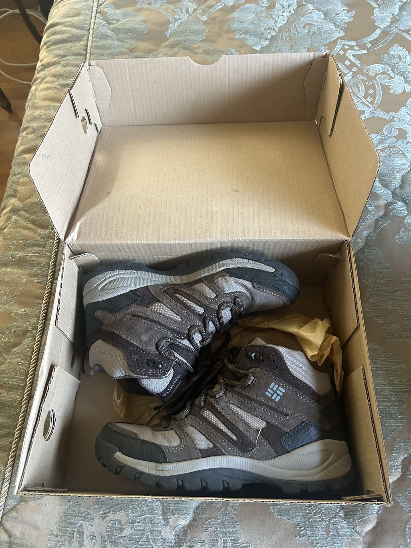 Colombian Hiking Boots/shoes - Like New!