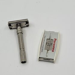 Vintage Gillette Slim Adjustable Vintage DE Safety Razor L3 1960s. 
Pre-owned, good shape, please see the photos for details.
Added free Personna Plat