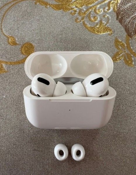 Wireless Earbuds Wireless Headphone Earphone in White, Charging Case for iPhone