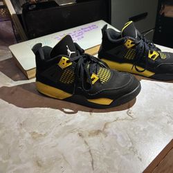 Nike Air Jordan 4 Retro "Thunder"