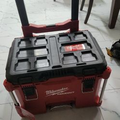 Milwaukee PACKOUT 22 in. Rolling Modular Tool Box Black/Red