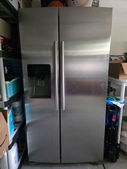 Samsung french door refrigerator RS25J500DSR
