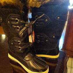 New 5.5 Ladies Boots I Payed $50 Asking $25