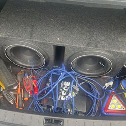 2 10s Subwoofers + 1100 watt amp with all cords 