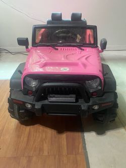Kids 12 v electric ride on jeep with remote and MP3 connection