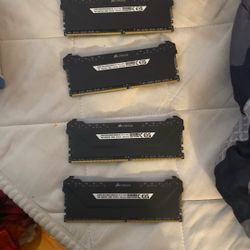 DDR4 Ram Corsair 8 GB x 4 sticks 