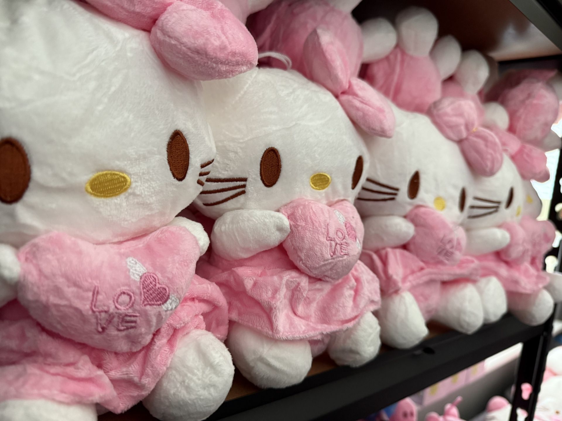 Hello kitty Plushies 7”