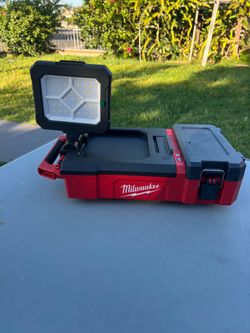 Milwaukee M12 Packout Light