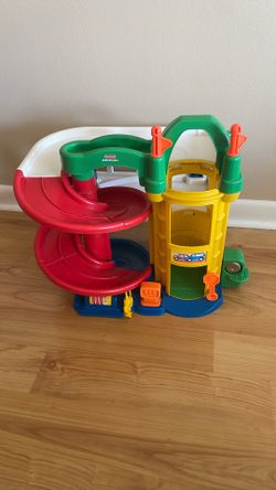 Vintage 2006 Fisher Price Little People Racin' Ramps Chunky parking garage.