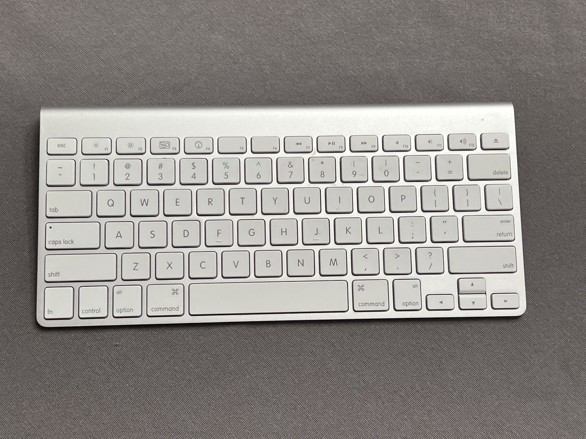 Apple Wireless Keyboard with Bluetooth - Silver