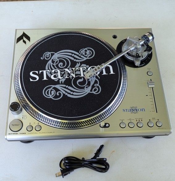 Stanton Str8-100 Turntable