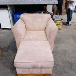 Swade Chair& Ottoman    "Very Comfortable "