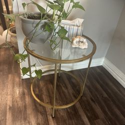 Round Gold With Glass Top End Table 