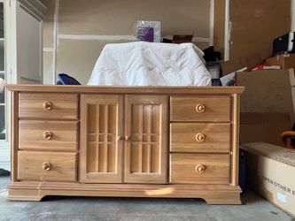 Bedroom Set (Dresser, 2 Night Stands, Mirror)