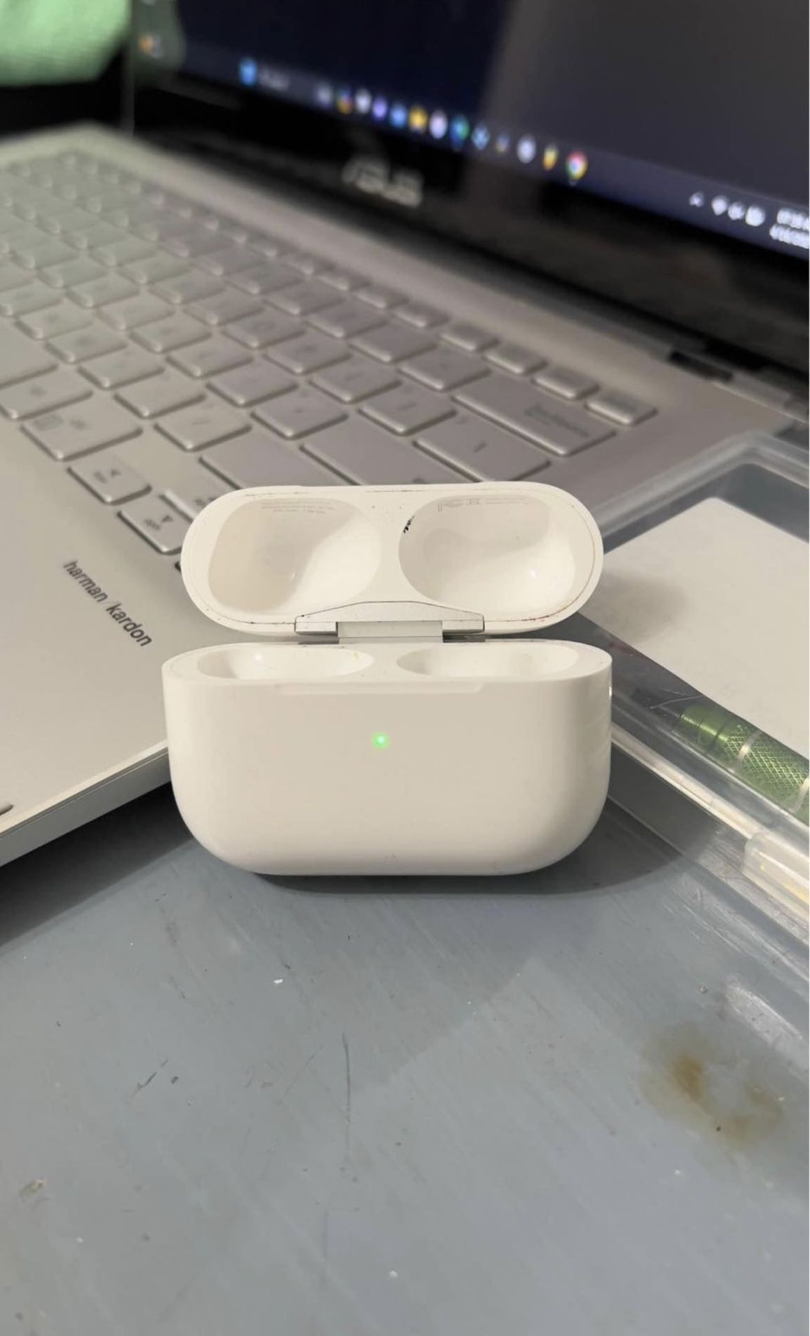 AIRPOD PRO CHARGING CASE 