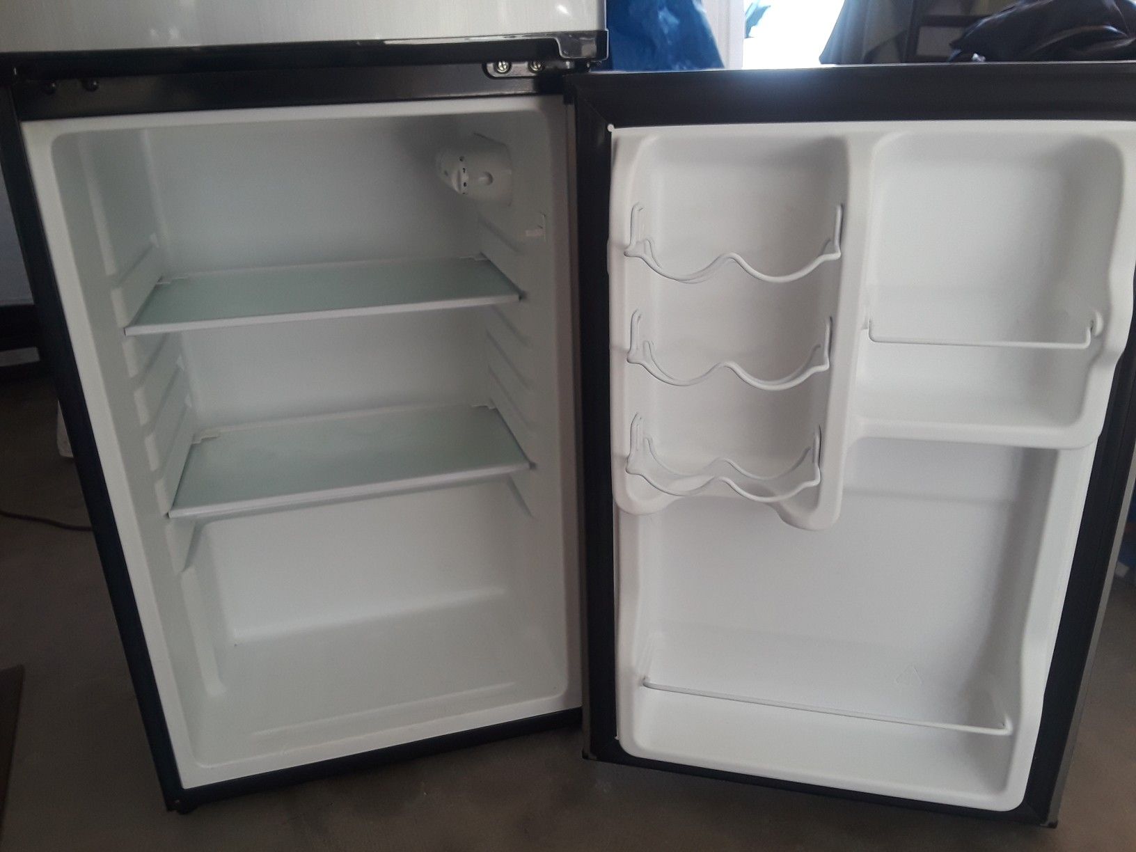 VISSANI 4.5 CU. FT. MINI FRIDGE REFRIGERATOR hvdr450se stainless for