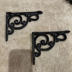 3 Sets Of Cast Iron Shelf Brackets ( Each Set Is Different Size )