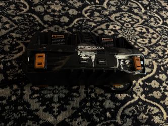 RIDGID 18V Dual Port Simultaneous Charger AC86095.