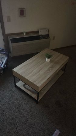 Coffee table or som