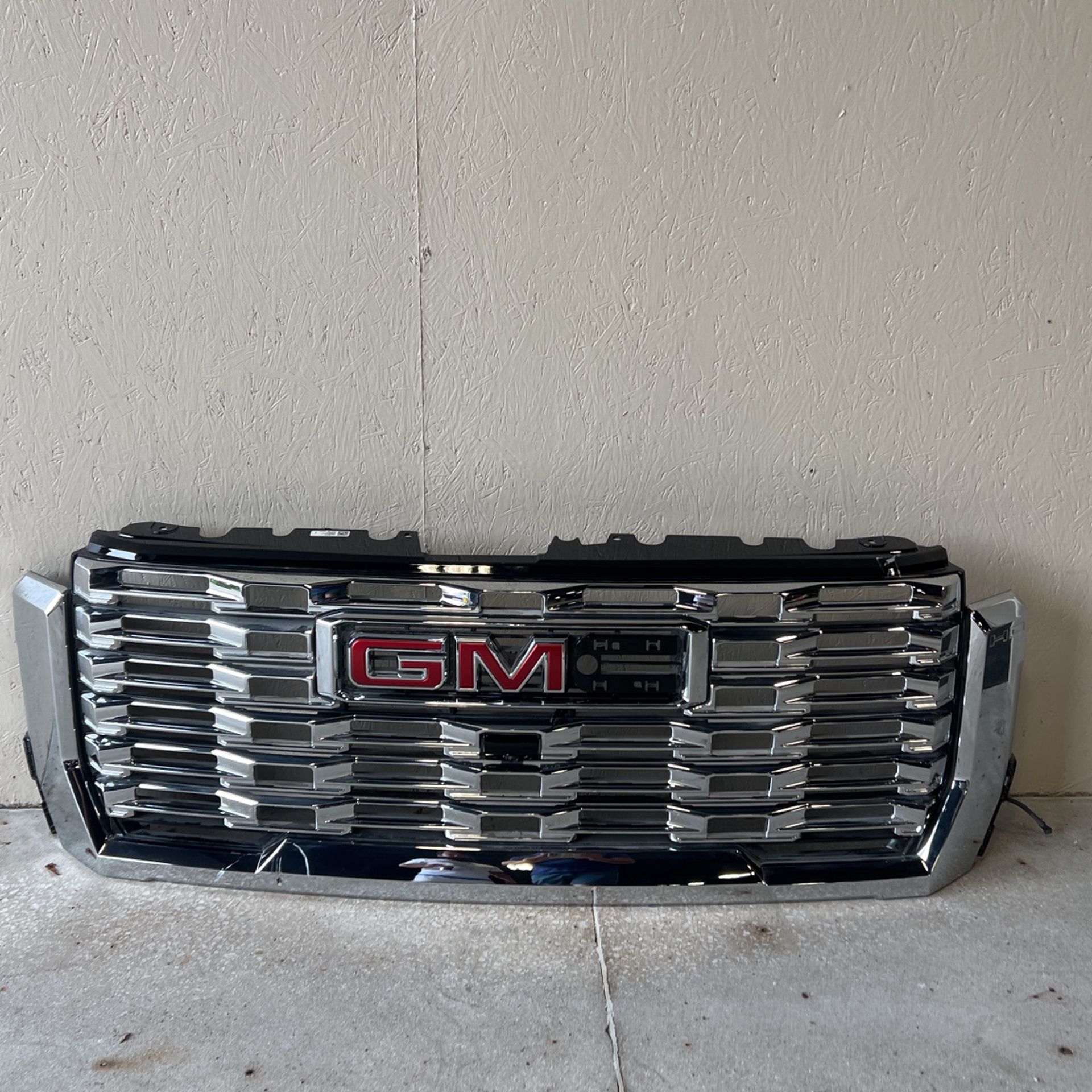GMC SIERRA DENALI HD 2(contact info removed) CHROME GRILLE OEM NICE 2024 #(contact info removed)4