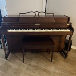 Baldwin Upright Piano - Pre-owned