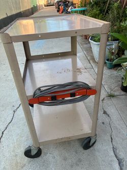 BEAUTIFUL ROLLING METAL CART $40