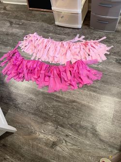 Decorative tassel garlands in pink and light pink.
