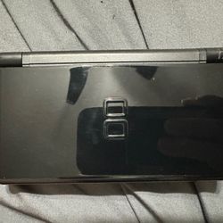 Nintendo DS Lite – Powers On (Needs Fix / Parts)