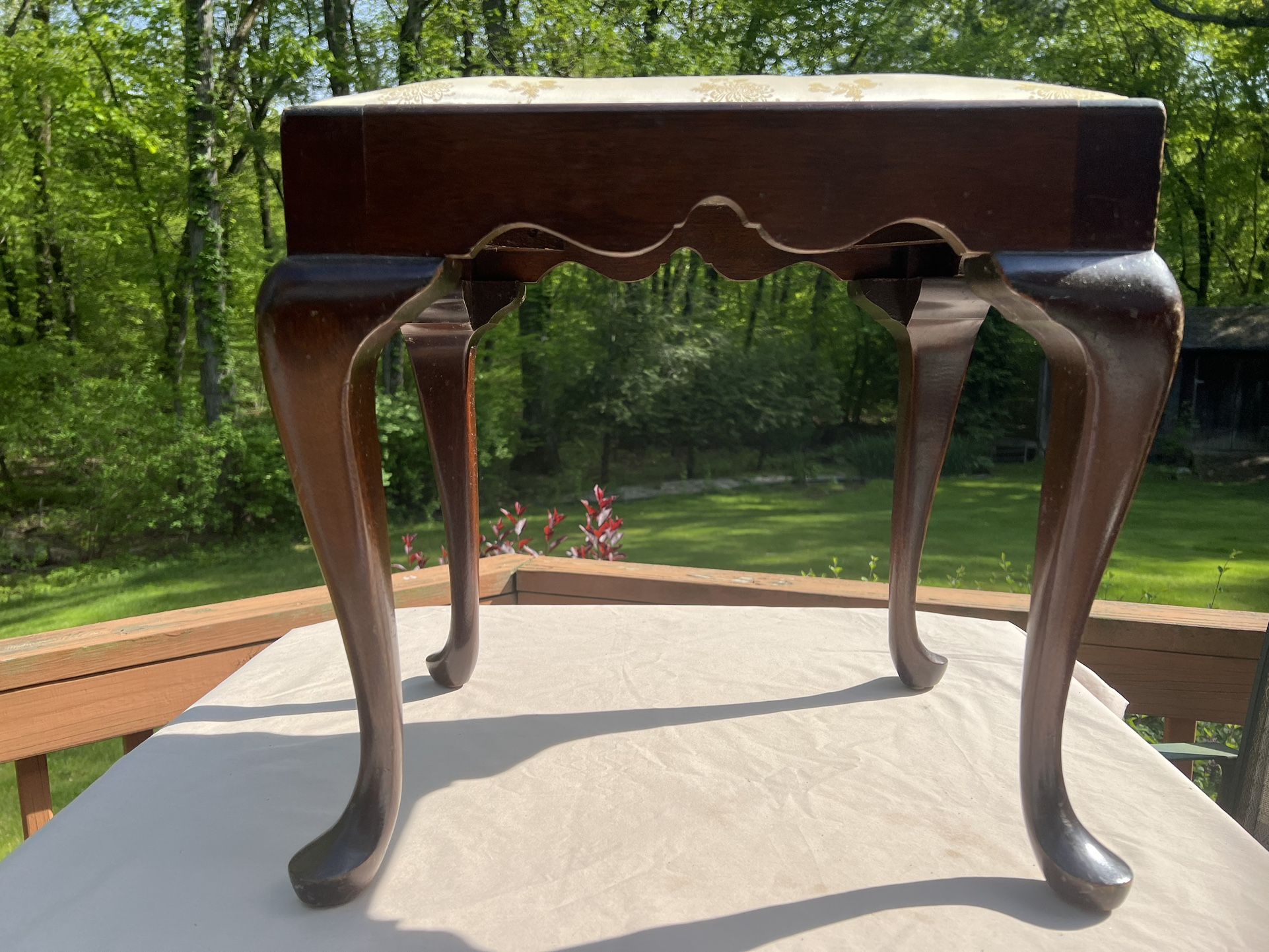 Wood Queen Anne Style Mahogany Stool/Side End Table Ivory Fabric