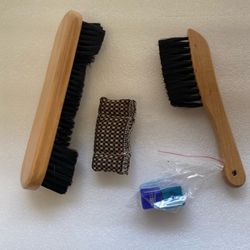 Set of 4 Pool Billiard Table Brush, Cue cleaner and Chalk